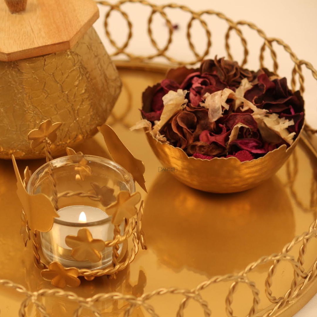 Hammered Gold Bowl Set.