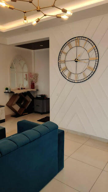 Paris Wall Clock 101 cm! This impressive clock is the perfect combination of contemporary design and timeless style.